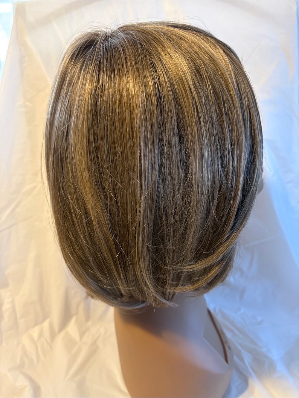 Raquel Welch Upstage Wig - Picture 3 of 10